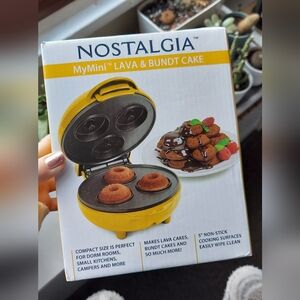 Nostalgia MyMini Bundt Cake Maker